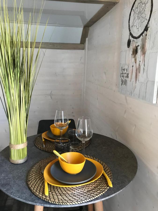 Les Nuits Insolites De La Mothe - Hebergement En Bulle Ou Tiny House Avec Spa Privatif Outremecourt Exterior photo